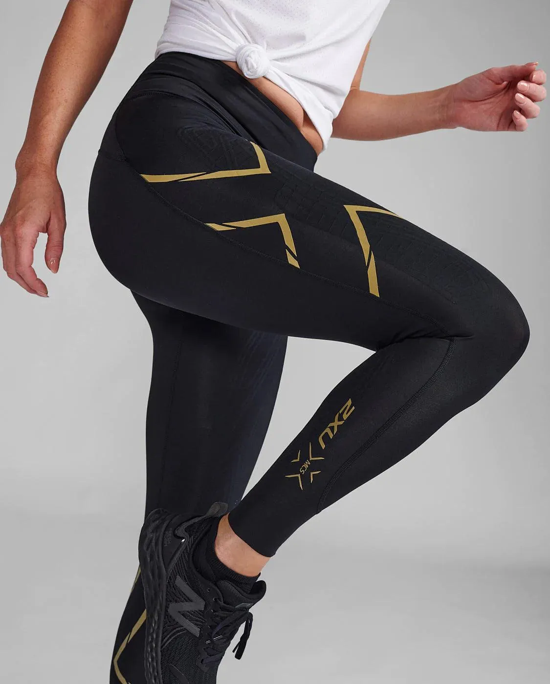 Women's 2xu light speed mid rise compression women's cycling tights (black/gold reflective)